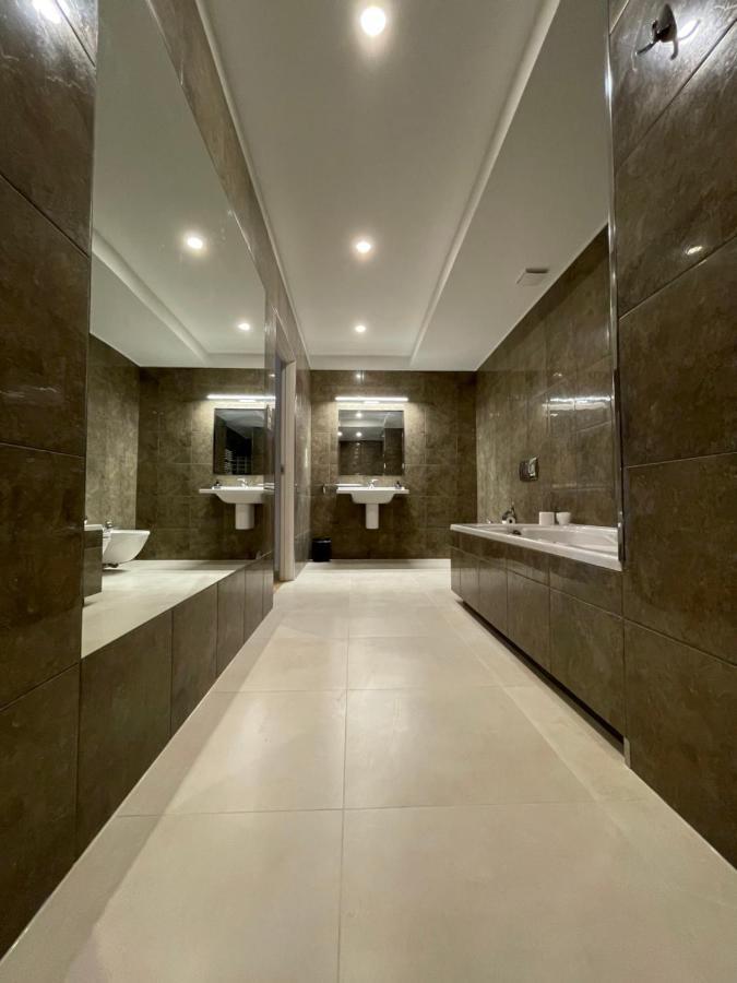 Boutique Apartments - Old Town 120M2 - Private Underground Parking - Wroclaw Ngoại thất bức ảnh