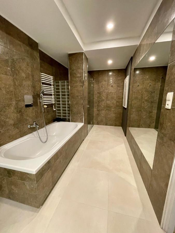 Boutique Apartments - Old Town 120M2 - Private Underground Parking - Wroclaw Ngoại thất bức ảnh